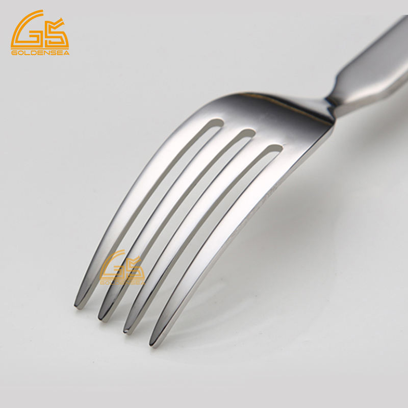 Manufacturer Low Price 8 People Jieyang Lightweight Royal Silver and Gold Stainless Steel Cutlery Set
