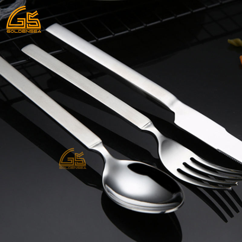 Manufacturer Low Price 8 People Jieyang Lightweight Royal Silver and Gold Stainless Steel Cutlery Set