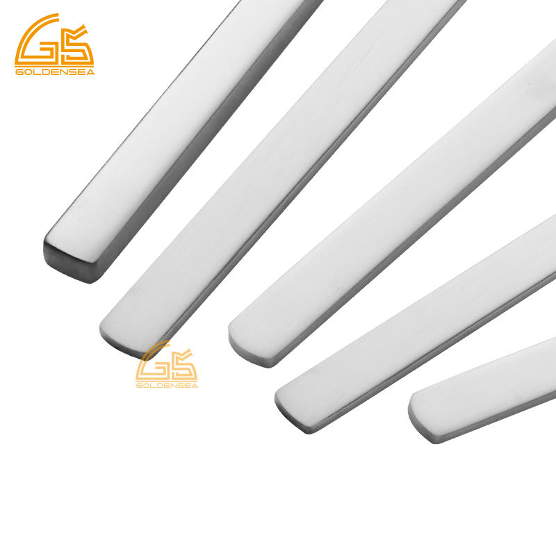 Manufacturer Low Price 8 People Jieyang Lightweight Royal Silver and Gold Stainless Steel Cutlery Set